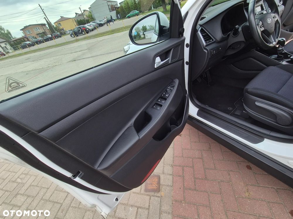 Hyundai Tucson 1.7 CRDI BlueDrive Comfort 2WD - 19