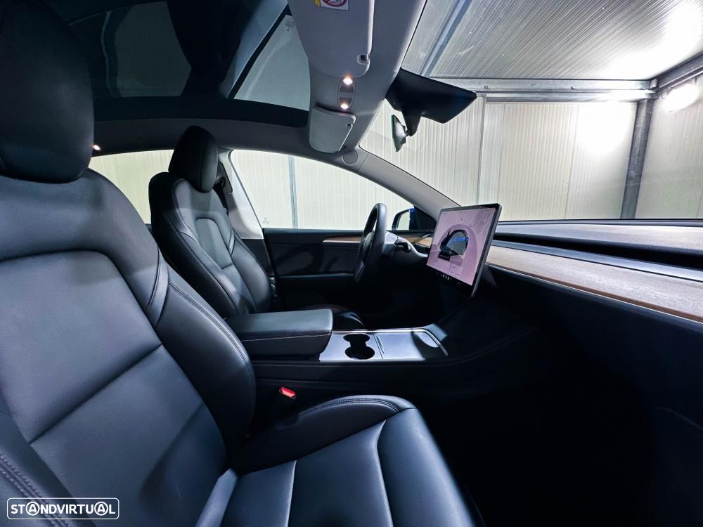 Tesla Model Y Long Range Dual Motor AWD - 23