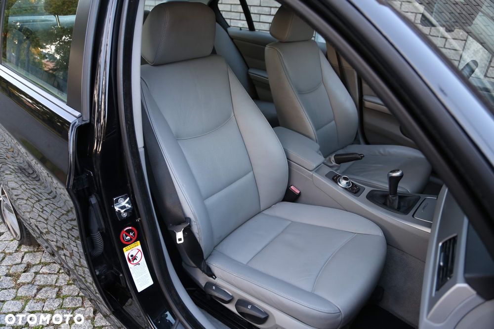 BMW Seria 3 - 32