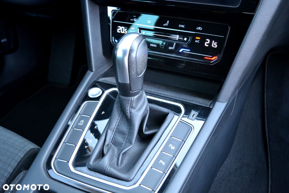 Volkswagen Passat 2.0 TDI SCR DSG Business - 17