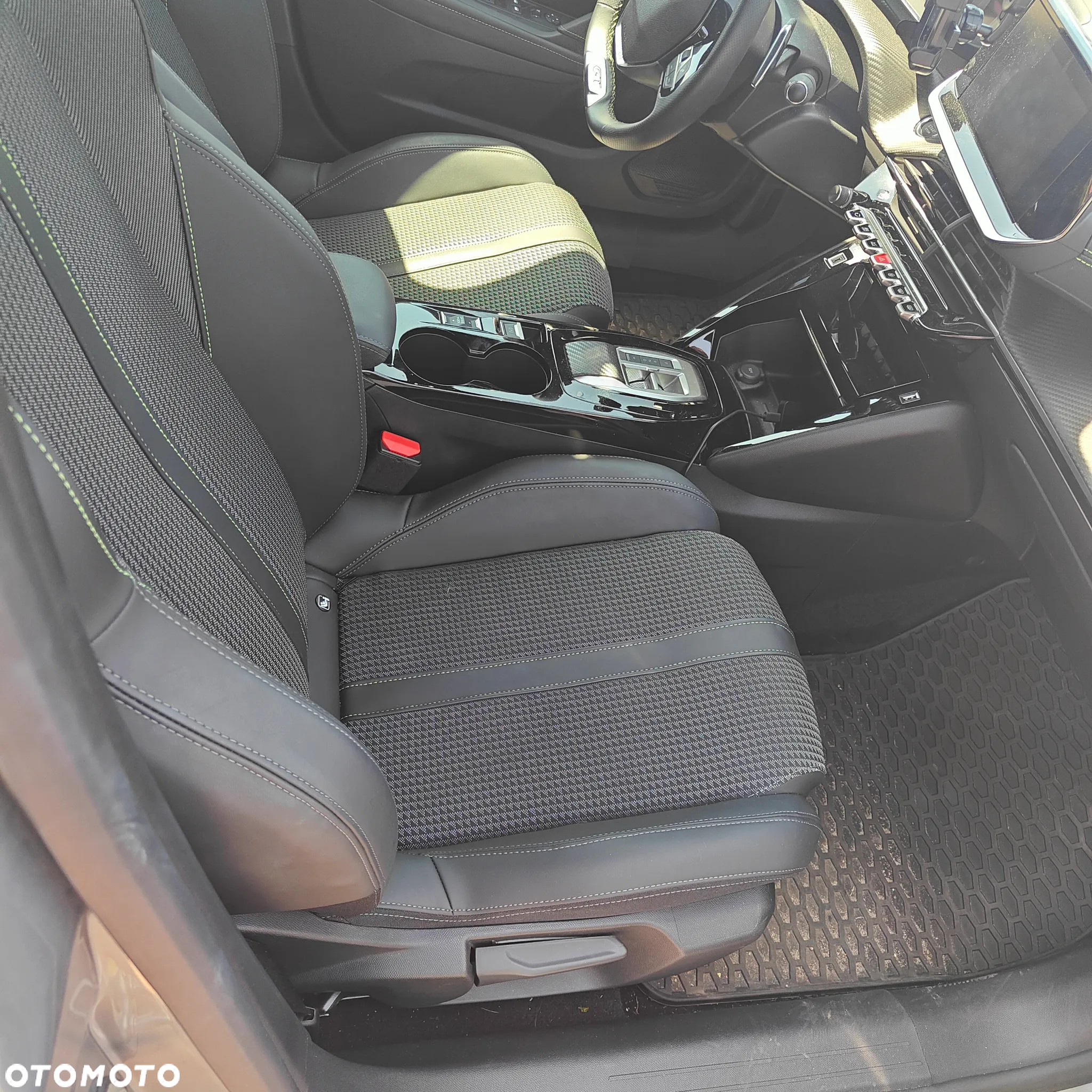 Peugeot 208 1.2 PureTech Active S&S EAT8 - 7