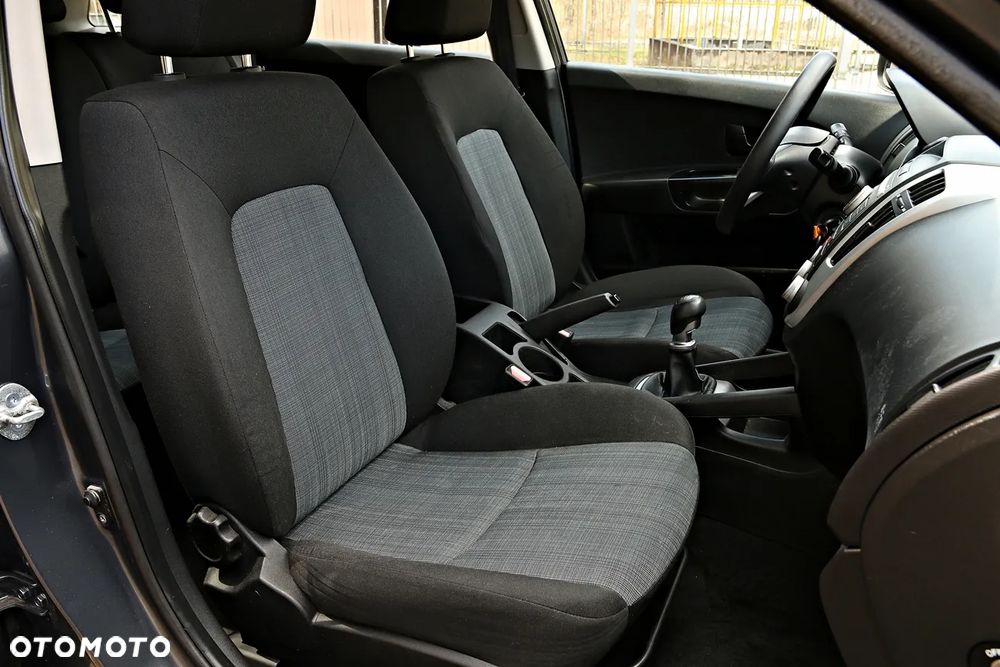 Kia Ceed 1.4 CVVT Attract - 32