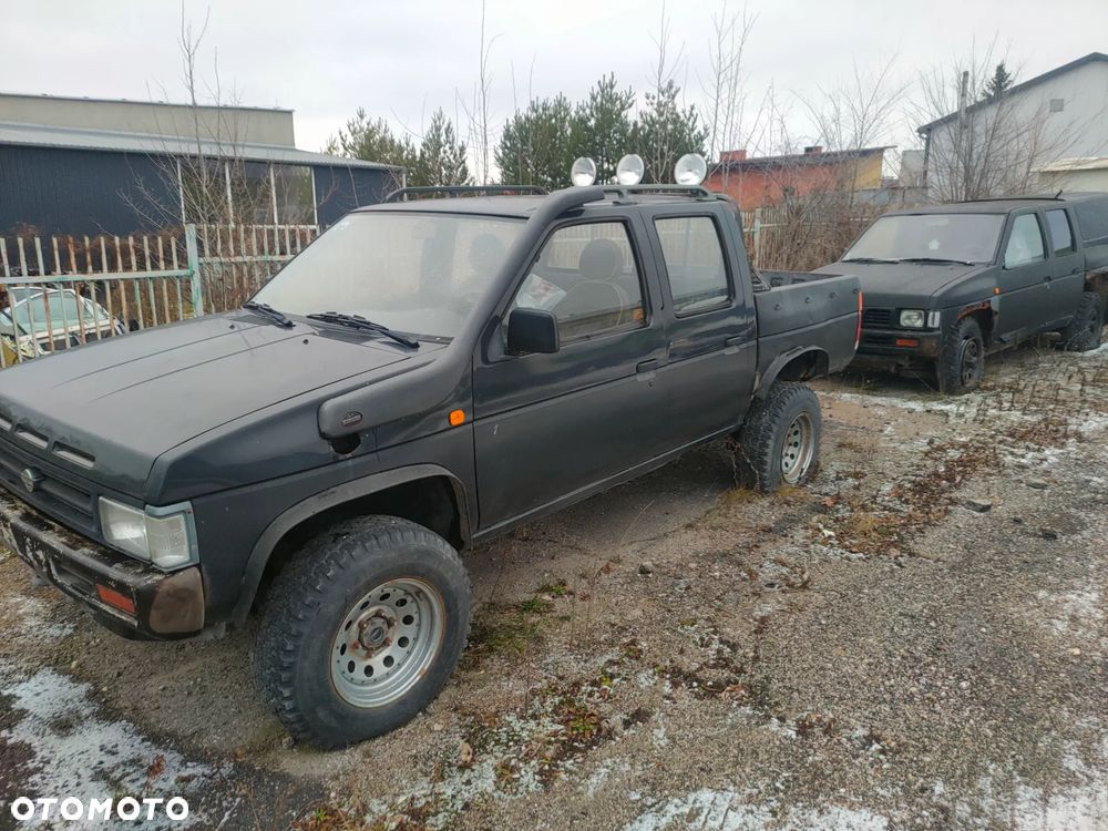 Nissan Pickup - 12