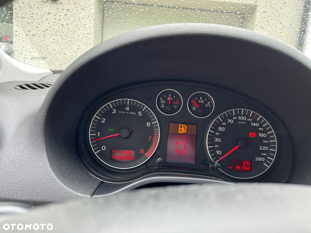 Audi A3 3-drzwiowe 1.6 Ambiente - 11