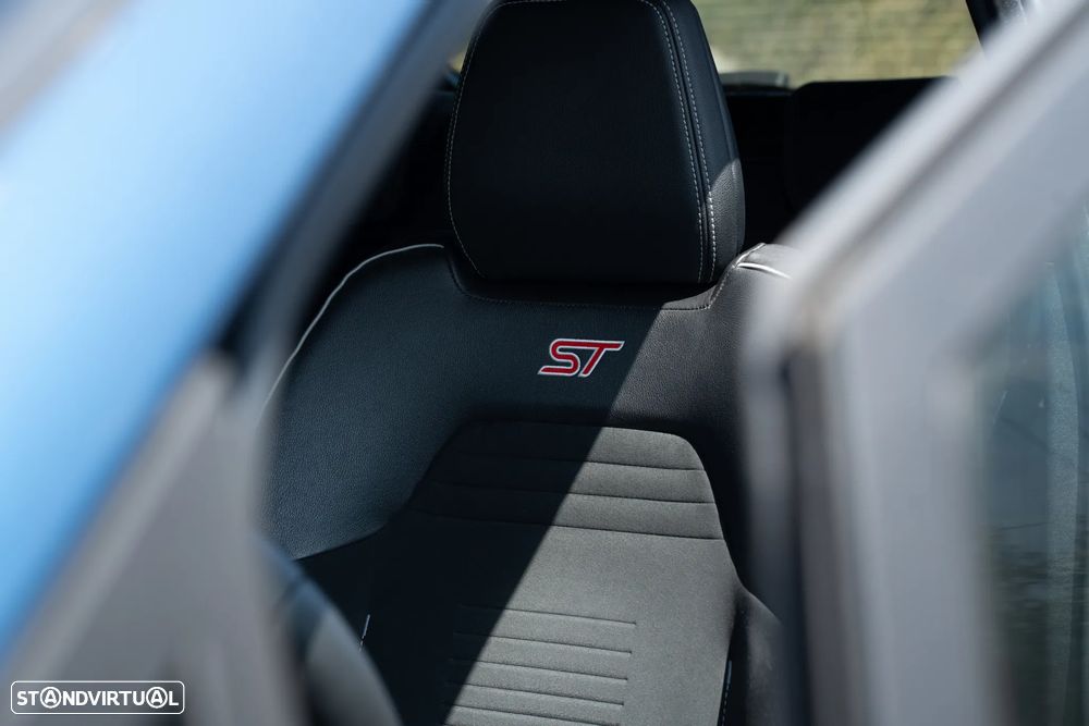 Ford Fiesta 1.5 EcoBoost S&S ST X - 34