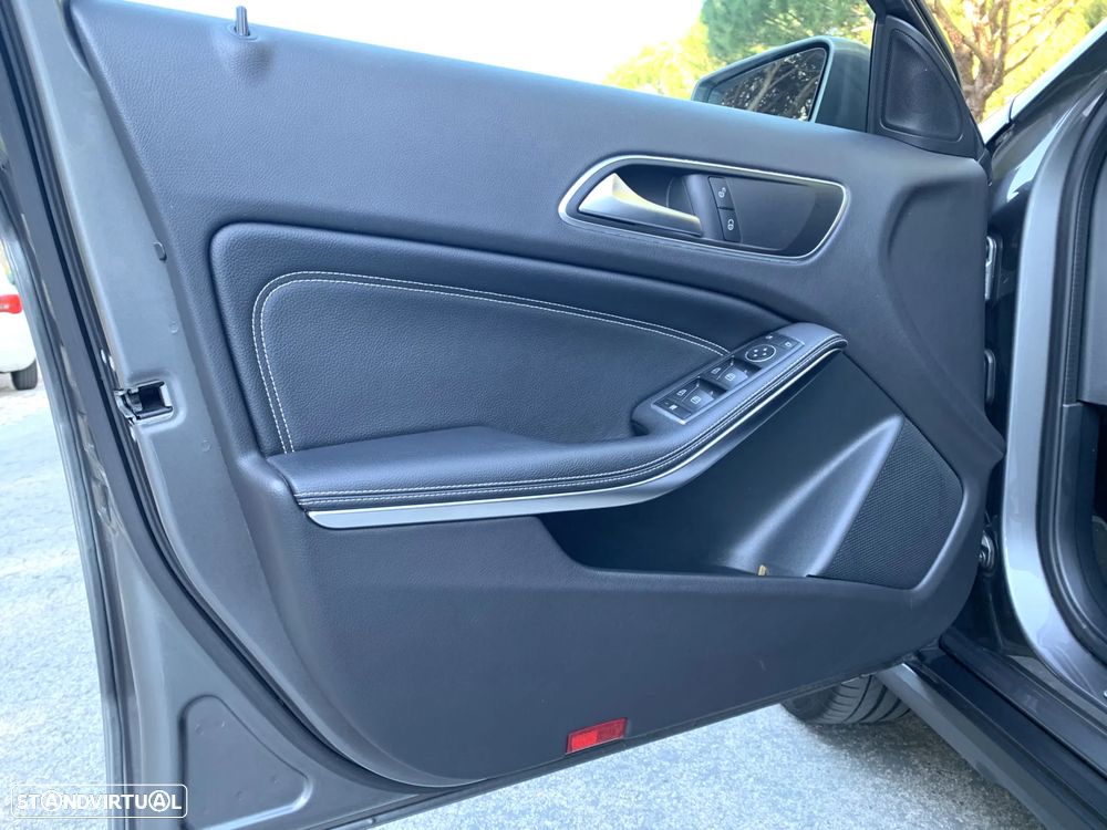 Mercedes-Benz GLA 180 d Urban - 11