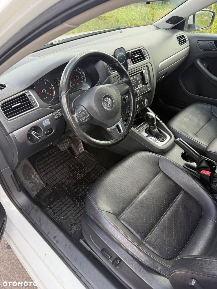Volkswagen Jetta - 12
