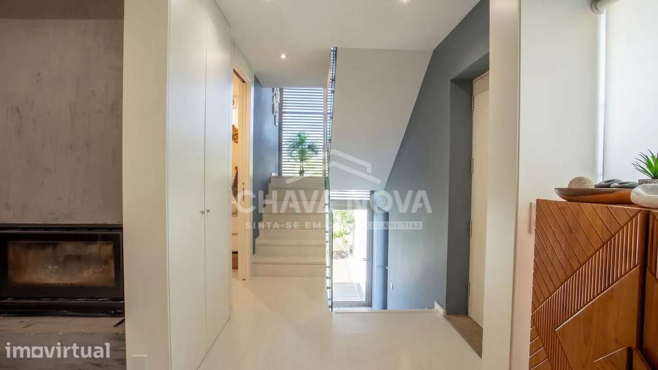 Moradia Triplex T3 Moderna com Suíte e Garagem em Serzedo - Grande imagem: 3/39