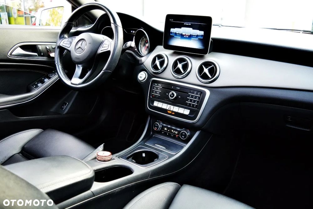 Mercedes-Benz CLA 250 4Matic 7G-DCT AMG Line - 11