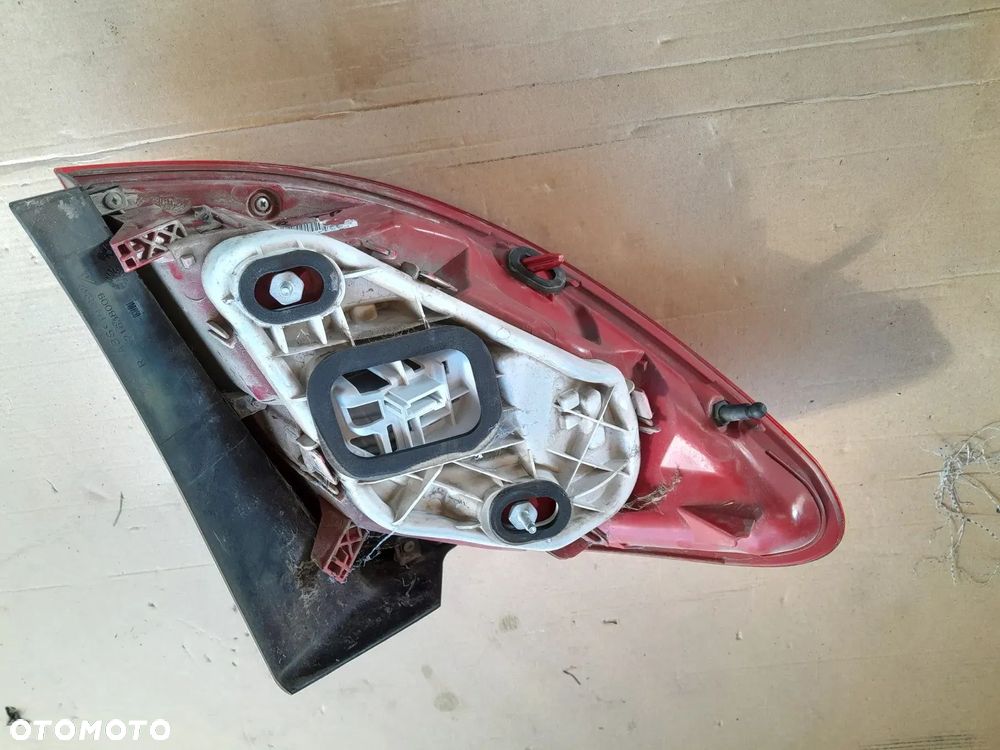 Meriva B lampa klapy tył tylna PRAWA Europa Opel - 2