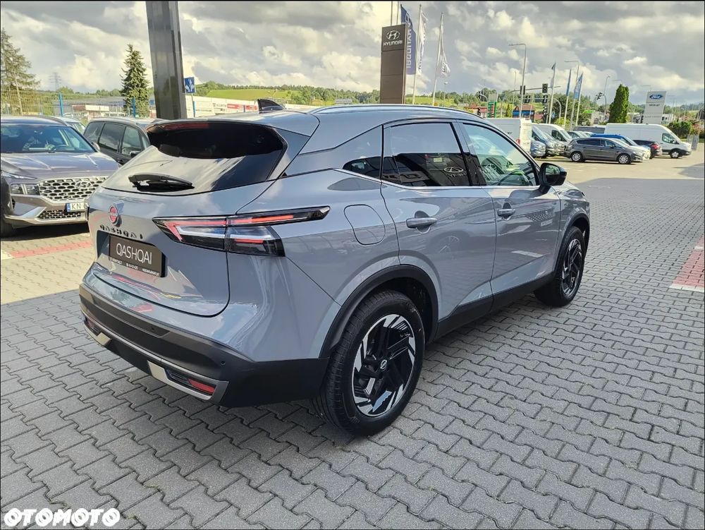 Nissan Qashqai 1.3 DIG-T MHEV 4x4 N-Connecta Xtronic - 4