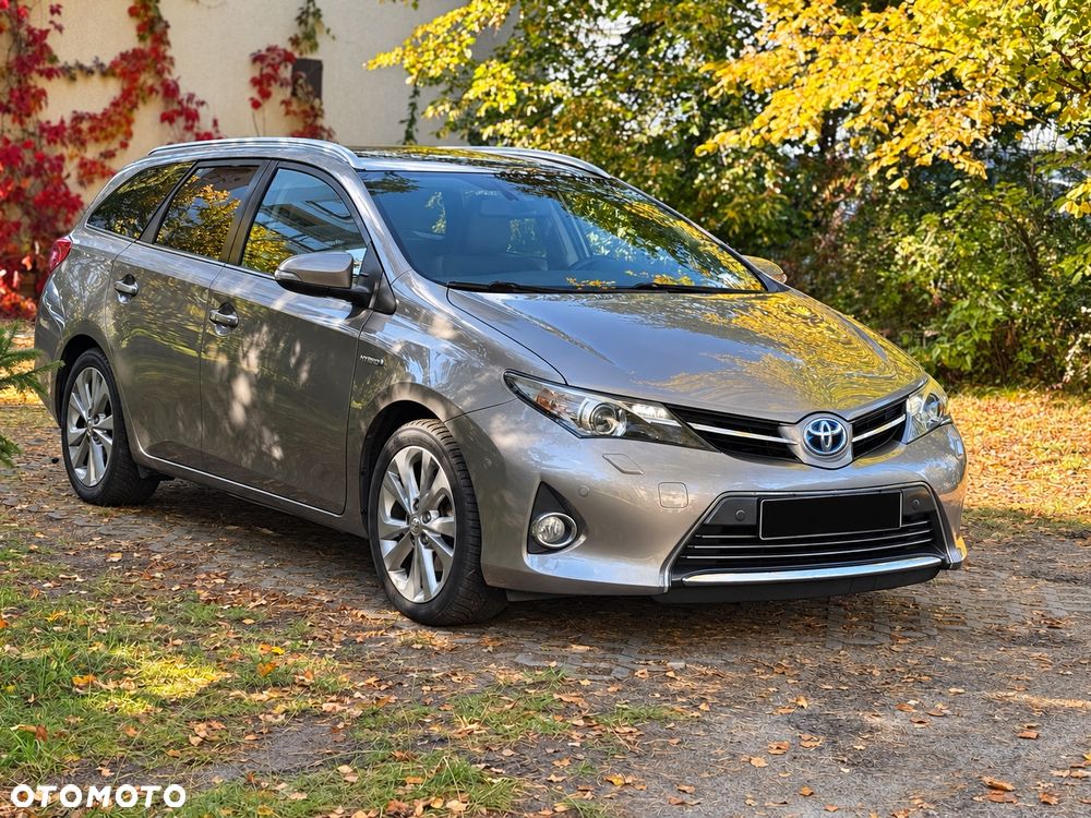Toyota Auris 1.8 HSD Luna - 1