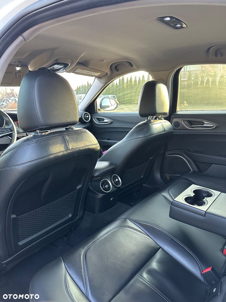 Alfa Romeo Giulia 2.0 Turbo 16V AT8 Veloce - 10