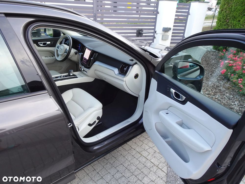 Volvo XC 60 B4 D Momentum Pro - 14