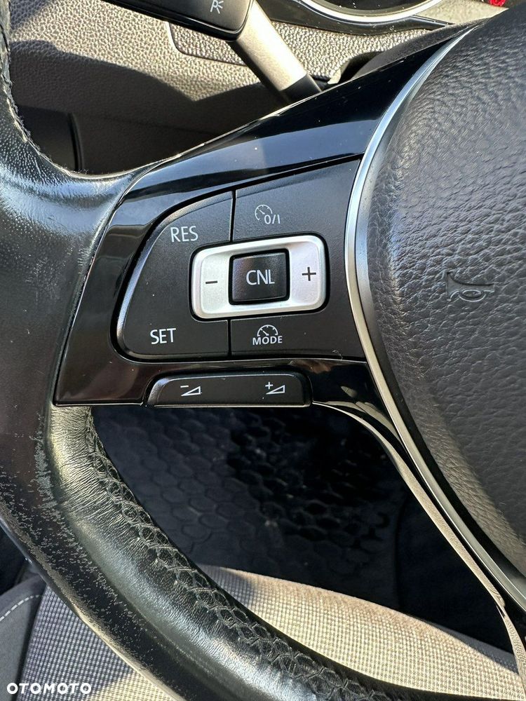 Volkswagen Passat - 16