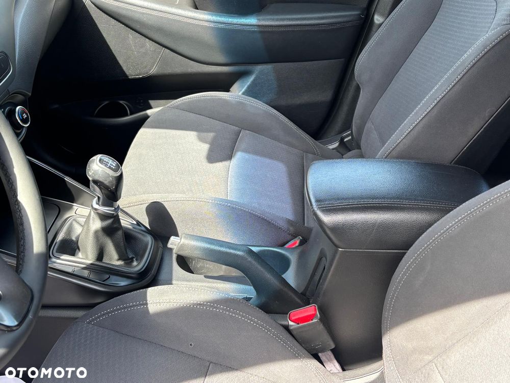 Kia Carens 1.7 CRDi M 7os EU6 - 21