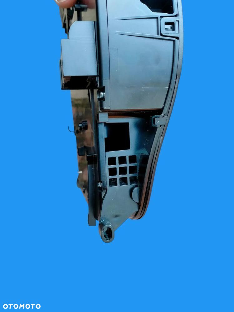 Mercedes E klasa W213 LIFT Kombi AMG CZARNA Podsufitka Lampka Słupki - 14