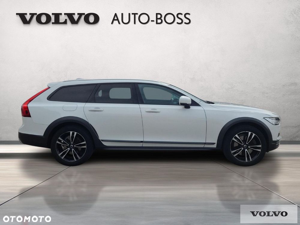 Volvo V90 Cross Country - 8