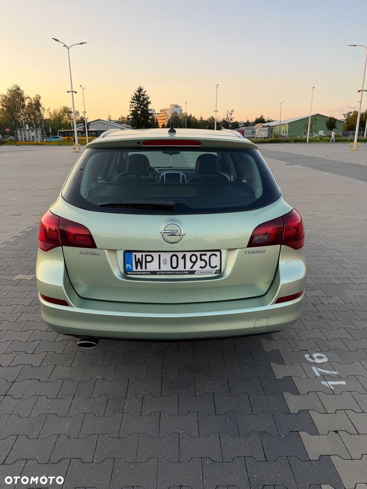 Opel Astra 2011 photo 3