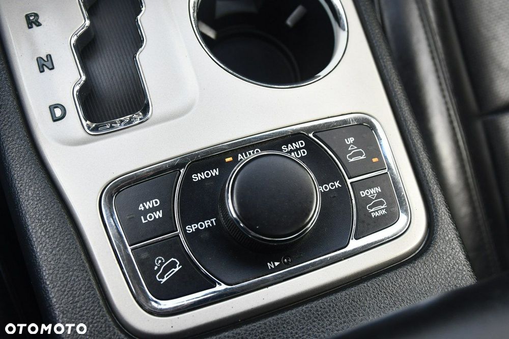 Jeep Grand Cherokee - 36