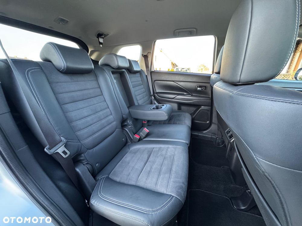 Mitsubishi Outlander - 25