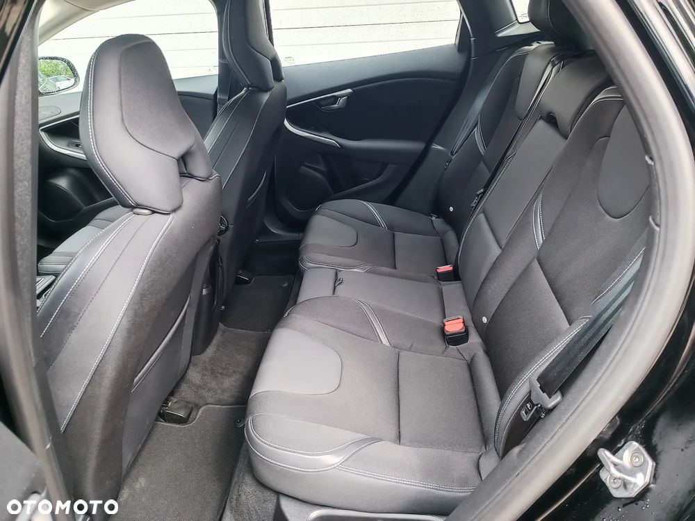 Volvo V40 T3 Geartronic Momentum - 33