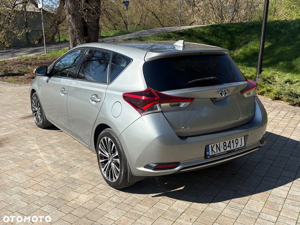 Toyota Auris Hybrid 135 Prestige - 2