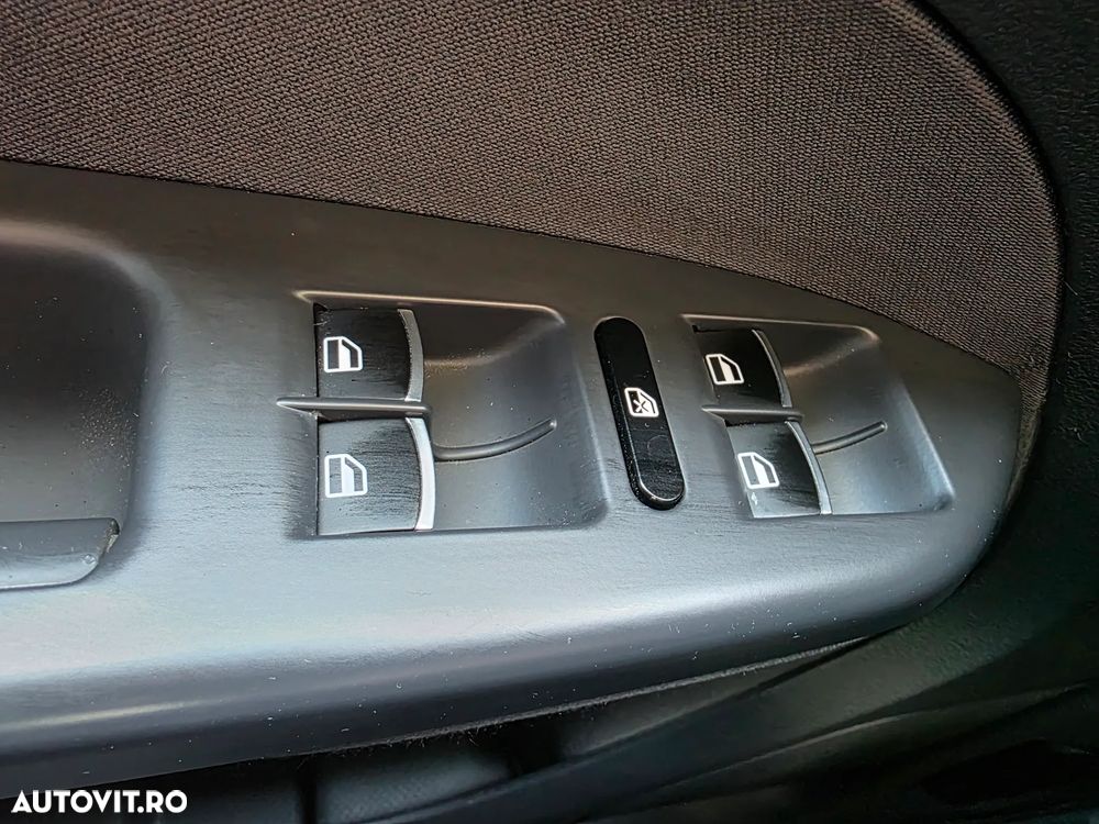 Volkswagen Touran 2.0 TDI Highline DSG - 28