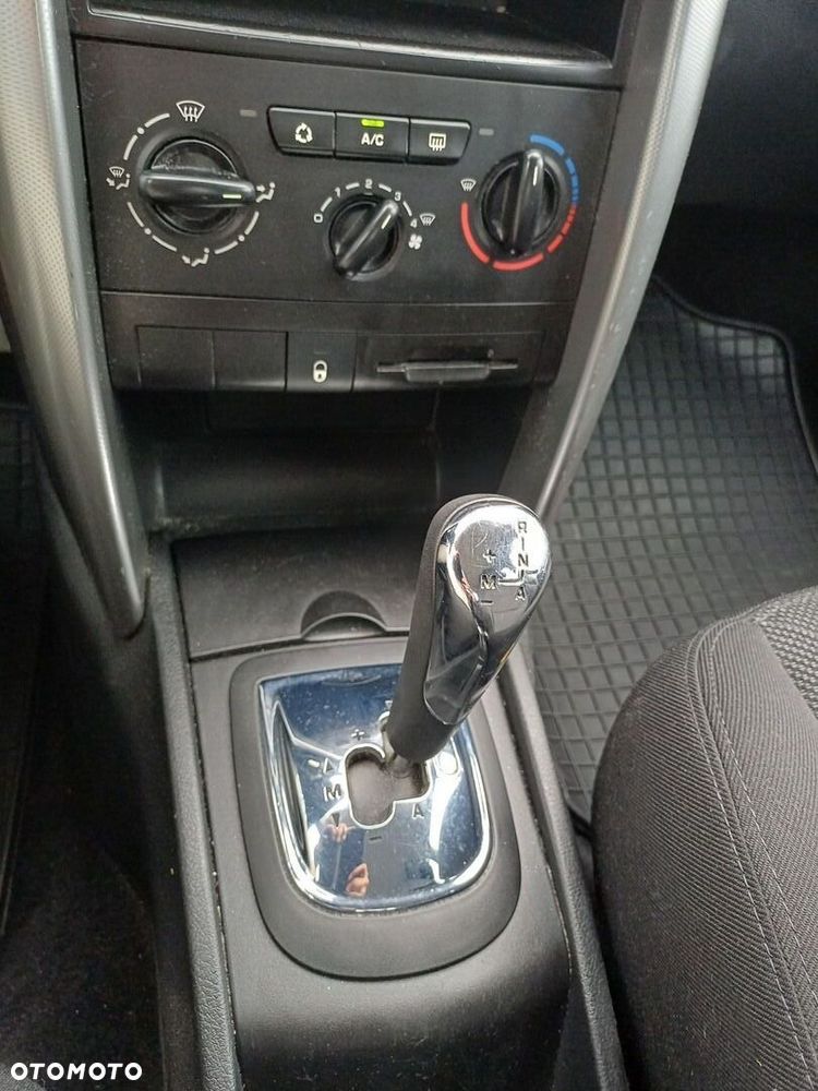Peugeot 207 1.4 16V Trendy - 12