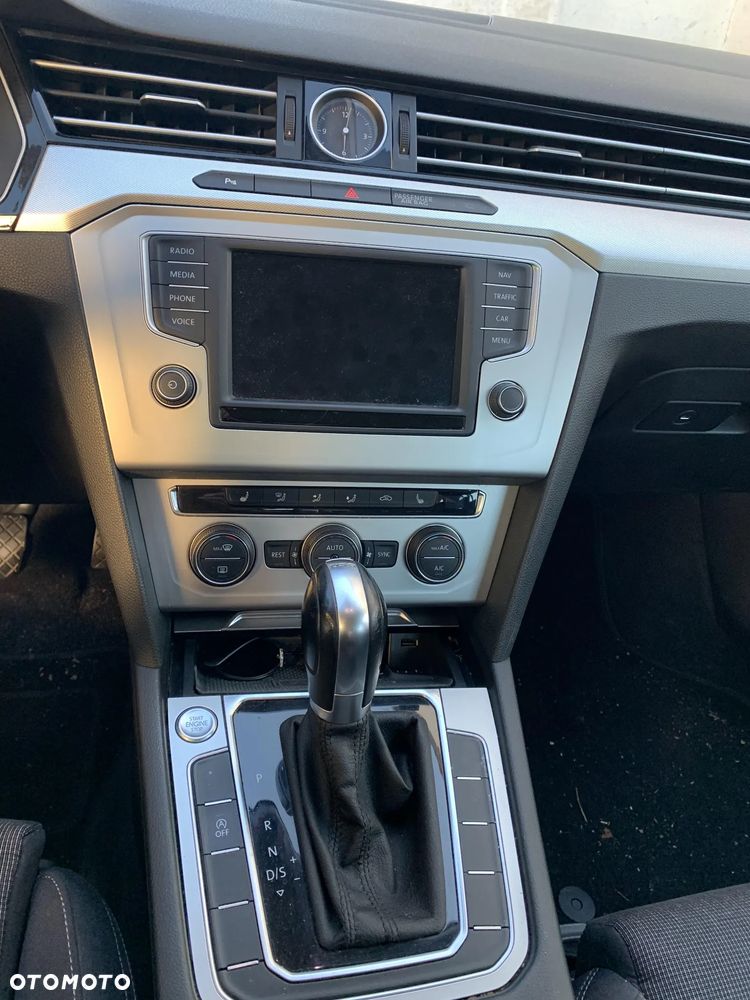 Volkswagen Passat - 14