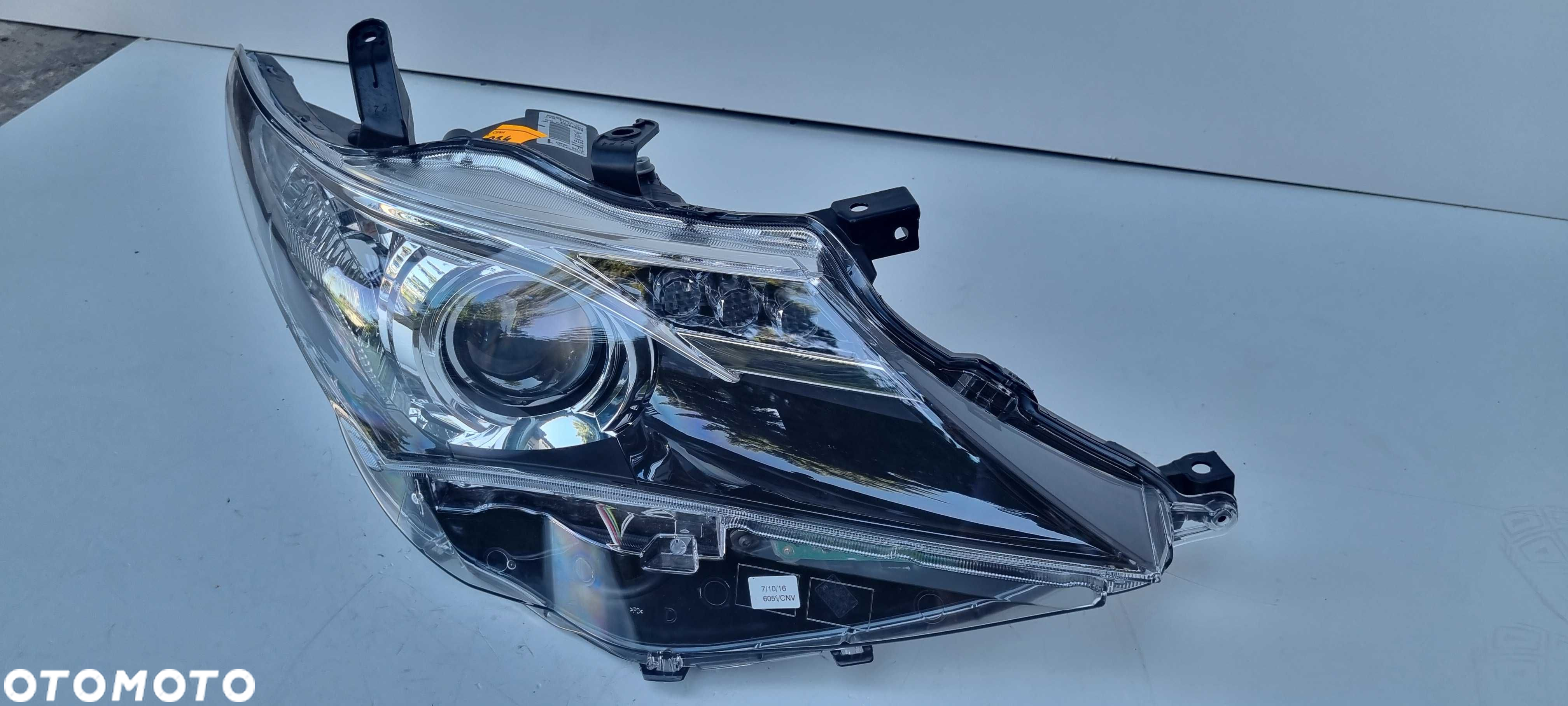 TOYOTA Auris 12-18 Soczewka Lampa Reflektor Prawy Kraków - 4