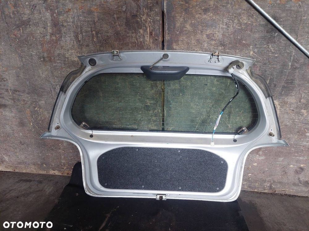 KOMPLETNY TYŁ KLAPA BAGAŻNIKA ZDERZAK TYŁ LAMPY TOYOTA YARIS I LIFT 1E7 - 15