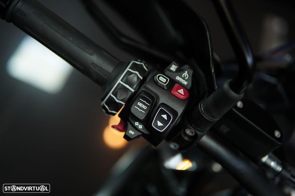 BMW R 1300 GS TRIPLE BLACK C/RODAS RAIOS DOURADAS - 39
