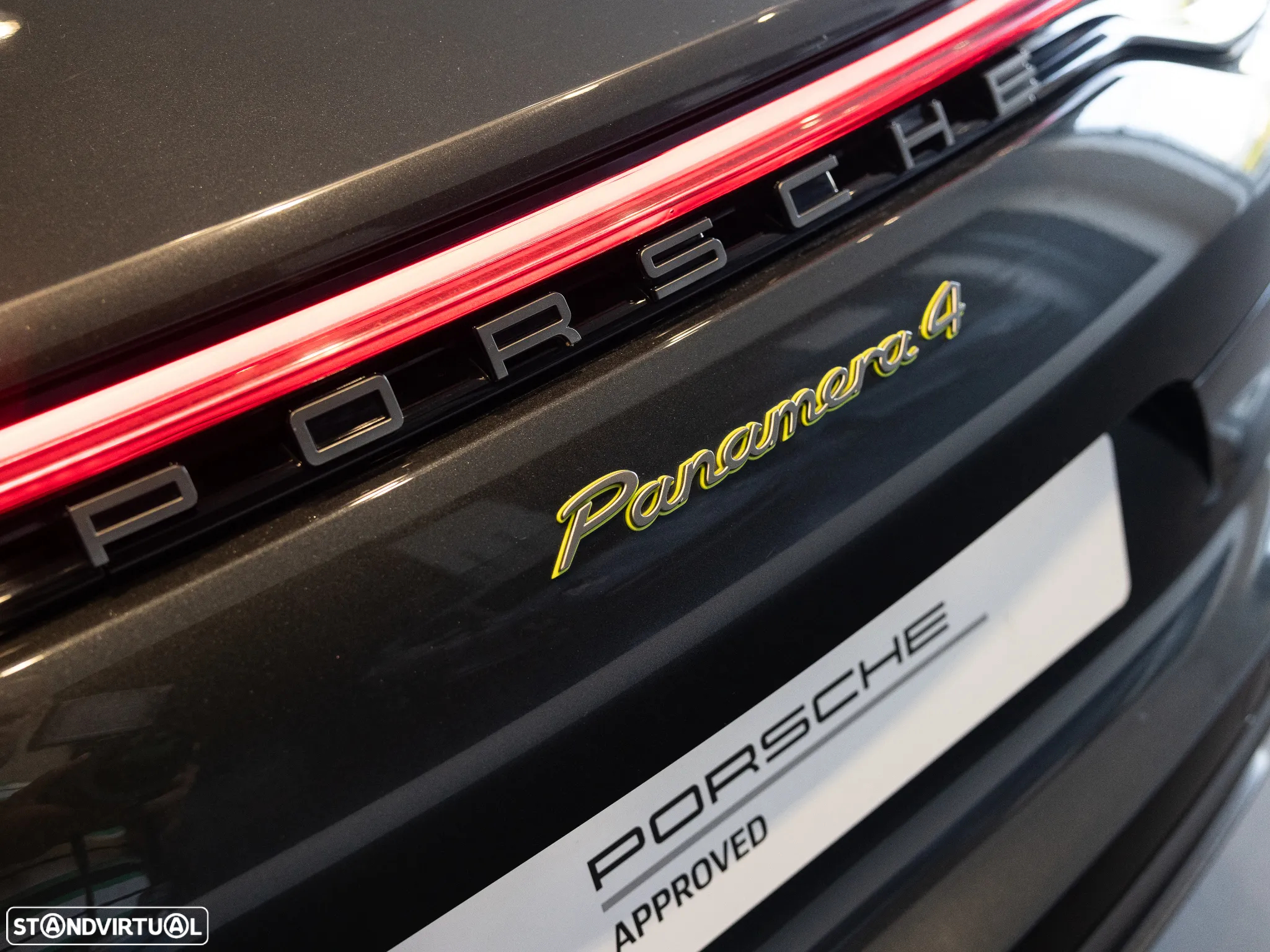 Porsche Panamera 4 E-Hybrid Platinum Edition - 12