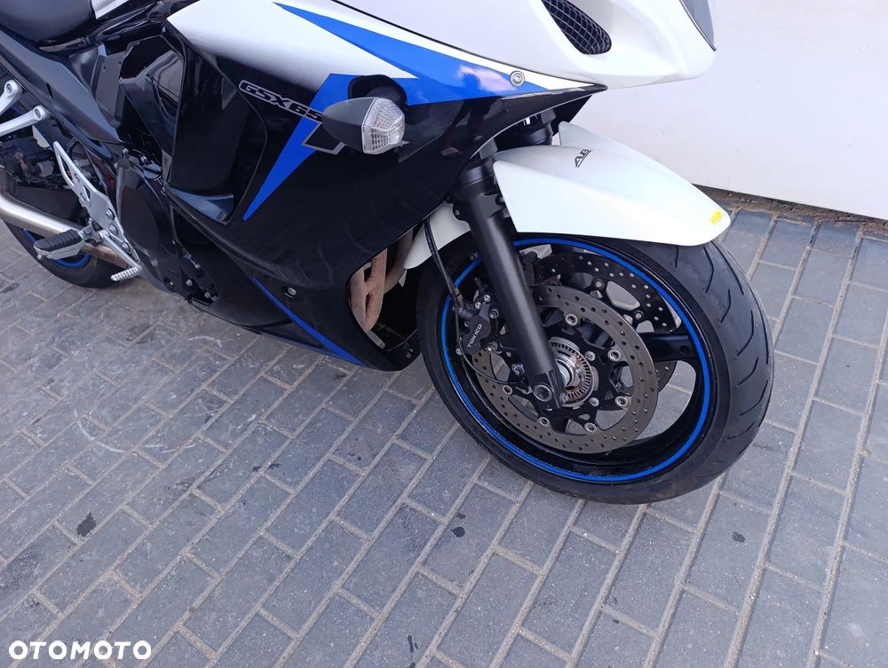 Suzuki GSX - 27