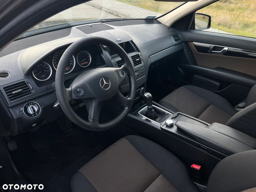 Mercedes-Benz Klasa C 180 K BlueEff Elegance - 17