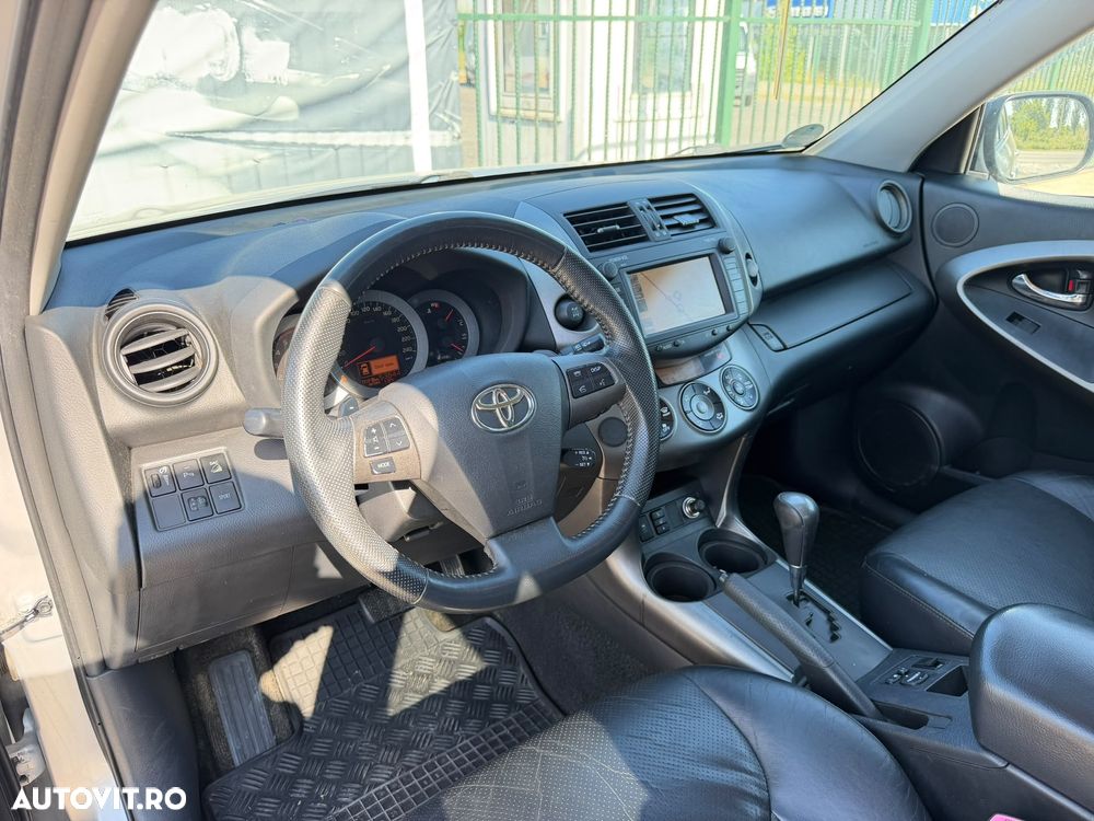 Toyota RAV4 2.2L D-CAT A/T Luxury - 13