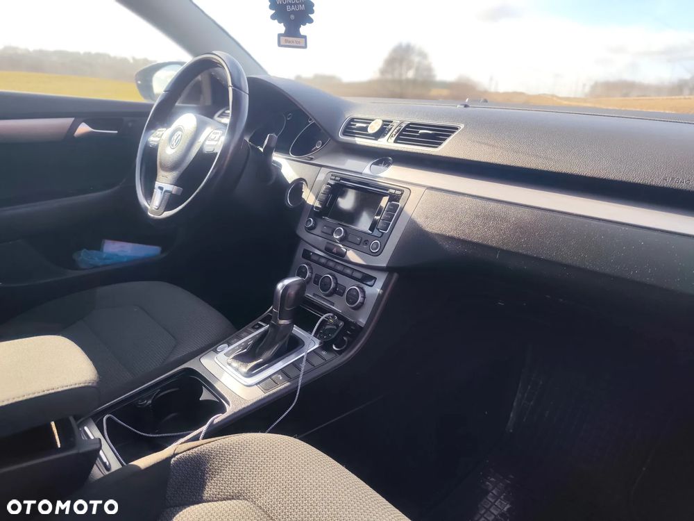 Volkswagen Passat 2.0 TDI Comfortline DSG - 11