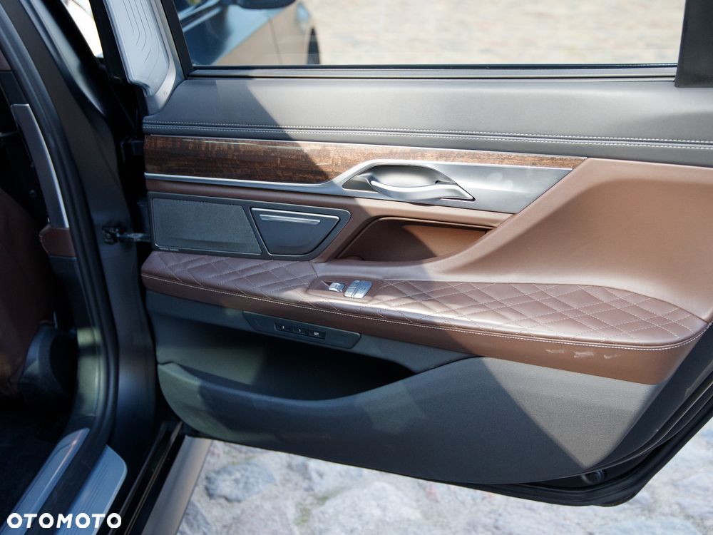 BMW Seria 7 750Li xDrive sport - 19