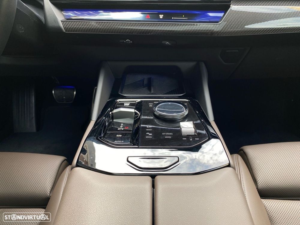 BMW 520 d Pack Desportivo M Pro - 16