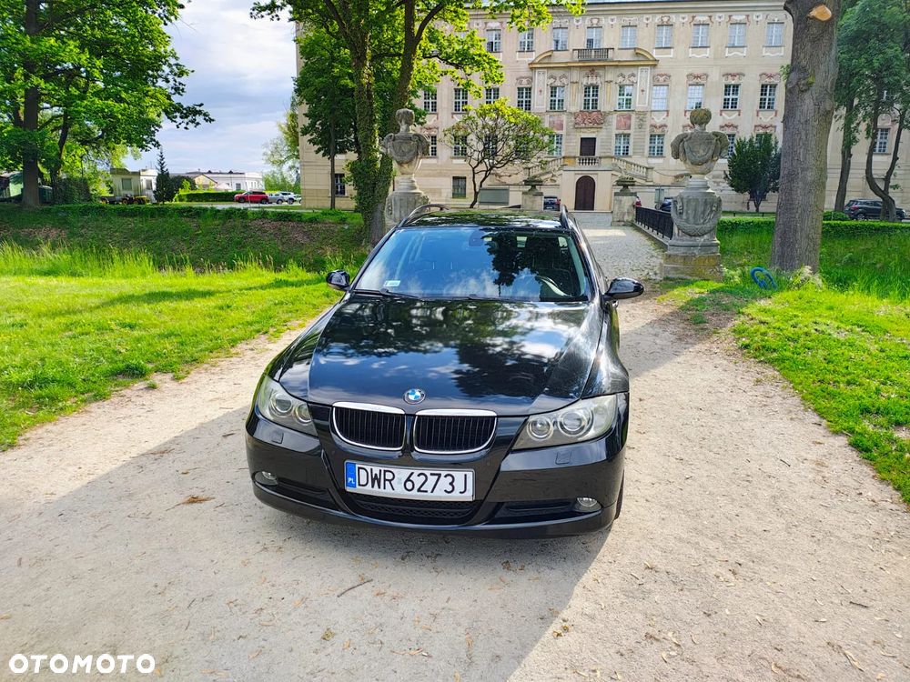 BMW Seria 3 318i - 4