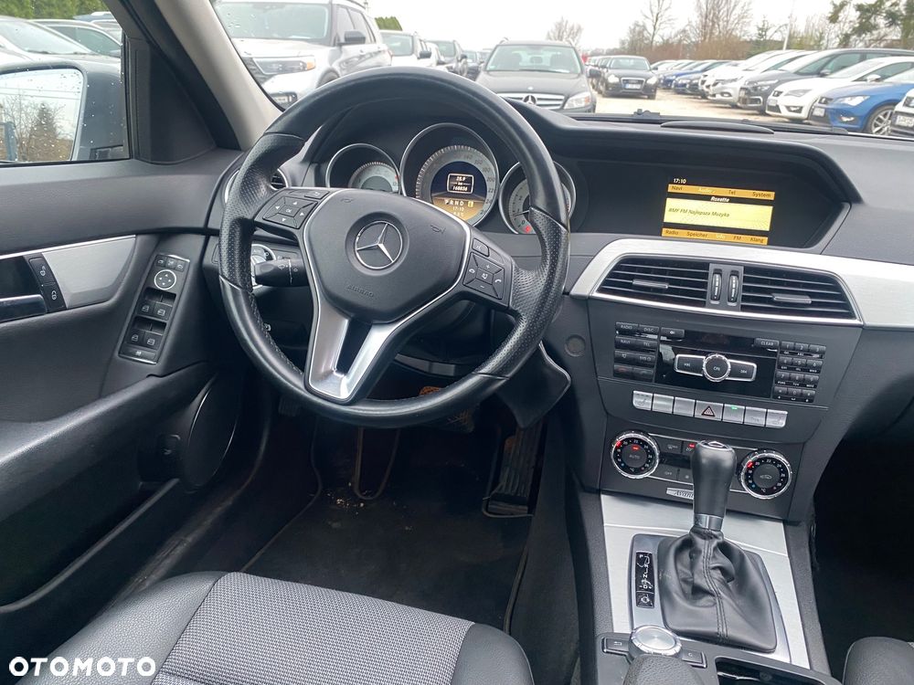 Mercedes-Benz Klasa C 180 CGI Automatik BlueEFFICIENCY Avantgarde - 32