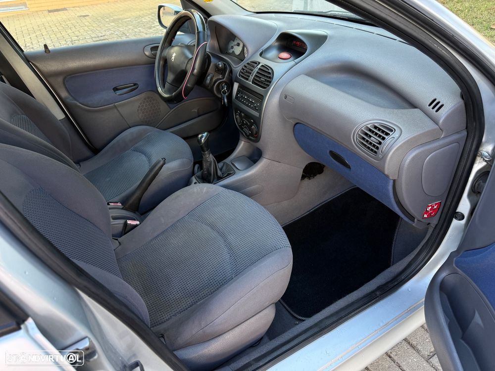 Peugeot 206 1.1 Color Line - 10