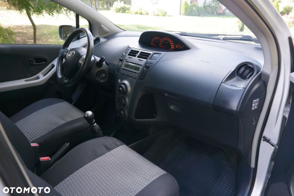 Toyota Yaris 1.33 Luna - 17