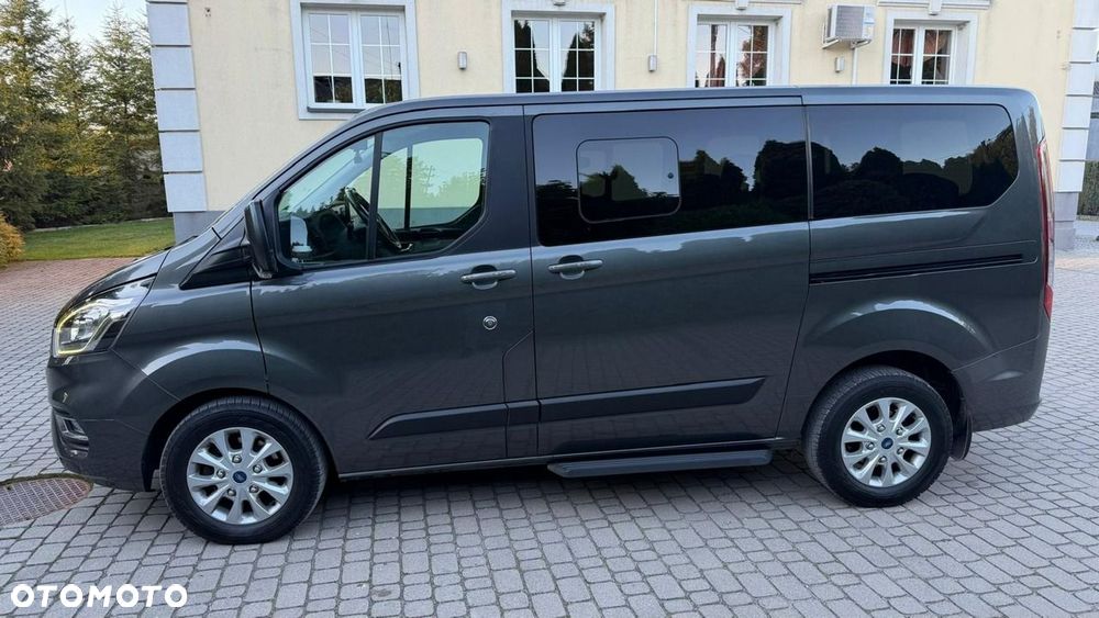 Ford Tourneo Custom - 11