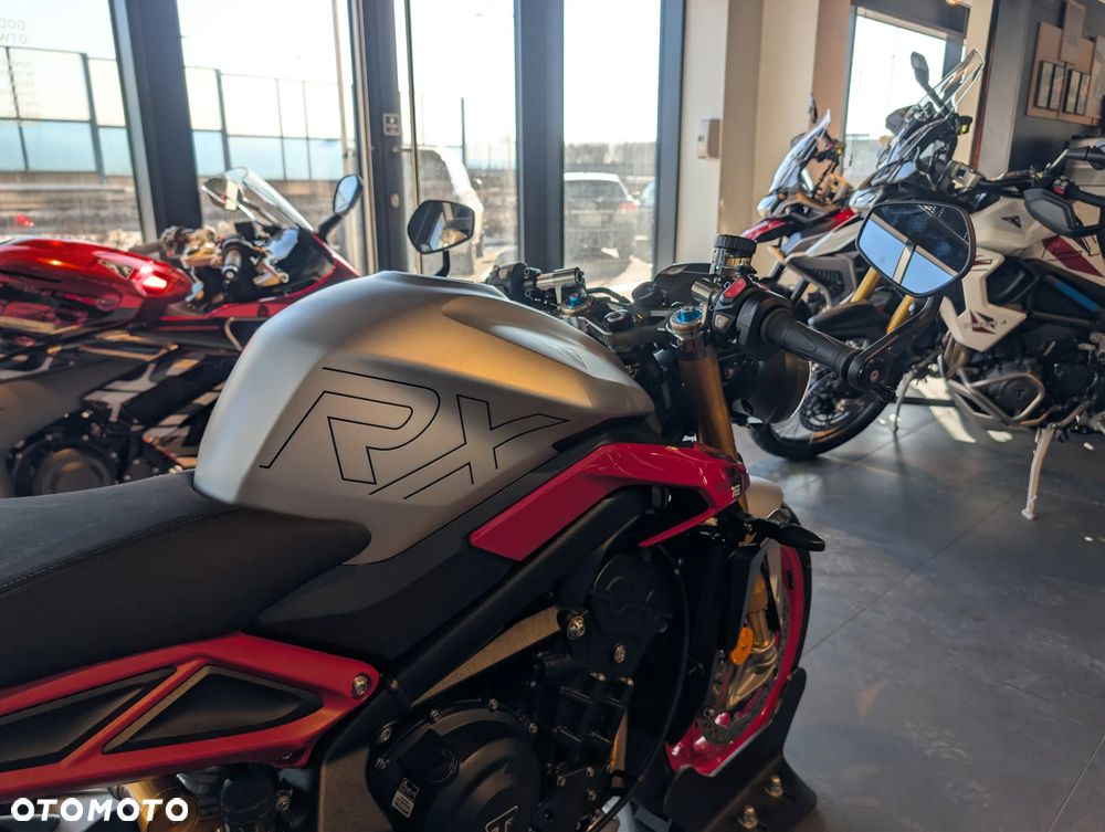 Triumph Street Triple - 11