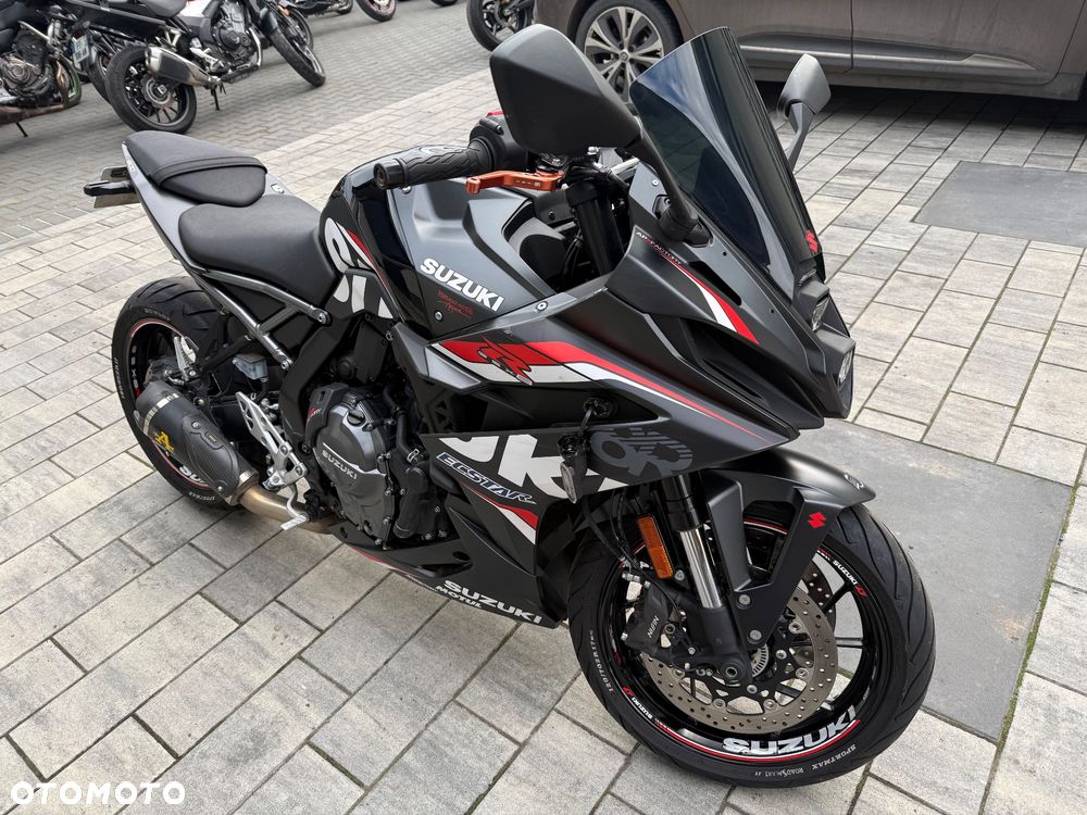 Suzuki GSX - 12