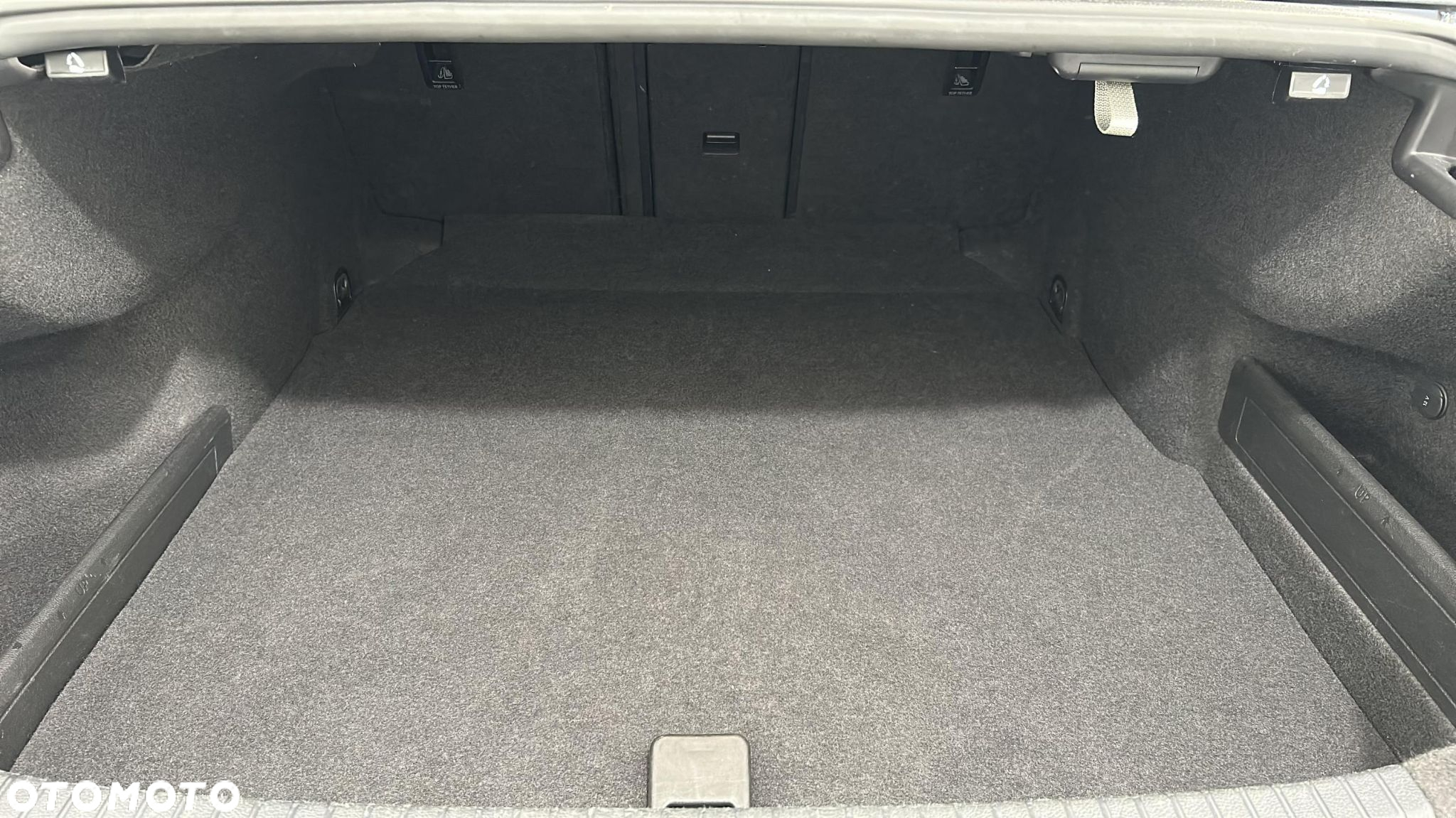 Volkswagen Passat - 12