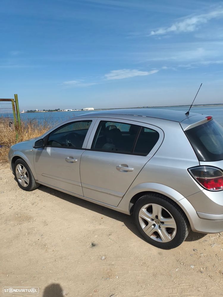 Opel Astra 1.3 CDTi Enjoy EcoFLEX - 2