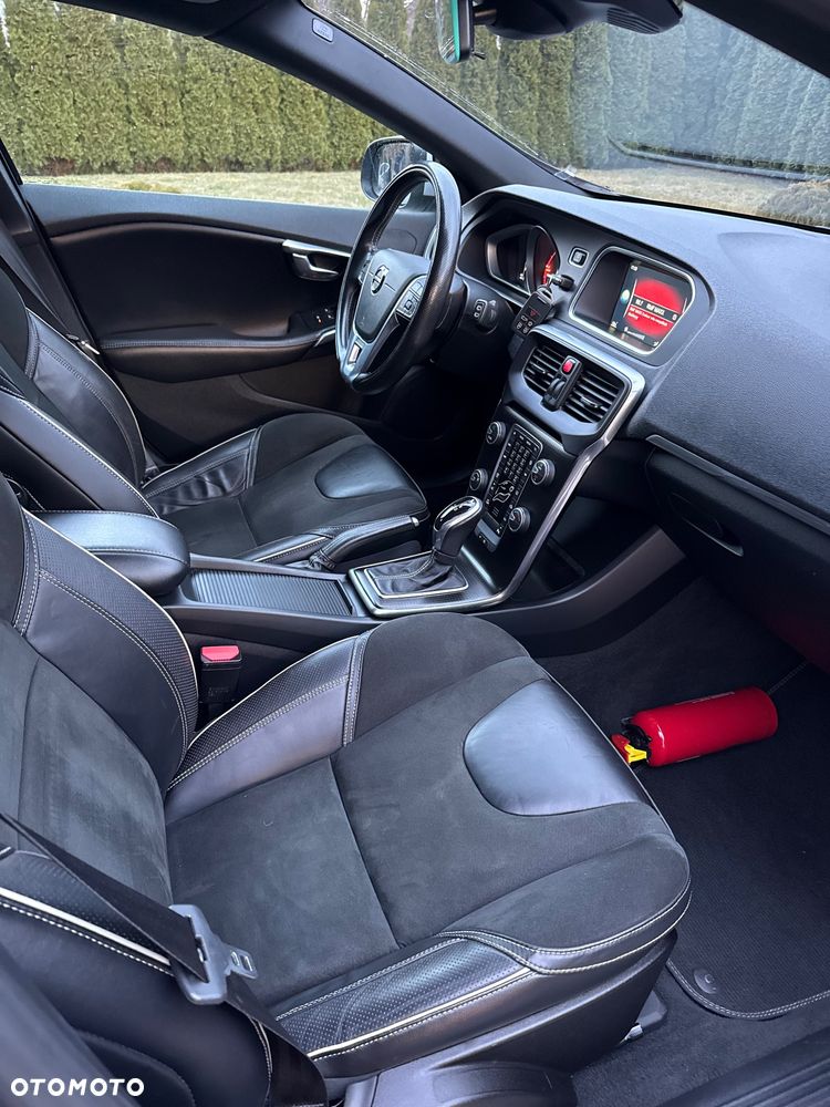 Volvo V40 D3 Geartronic RDesign - 36